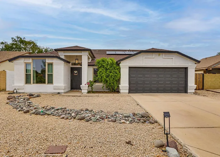 Seasonally Heated Pool: Family Home! Holiday home