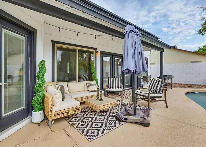 Seasonally Heated Pool: Family Home! Holiday home