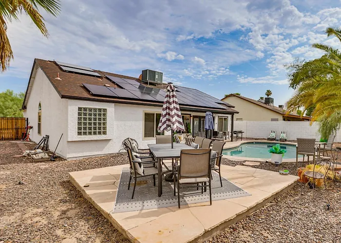 Seasonally Heated Pool: Family Home!